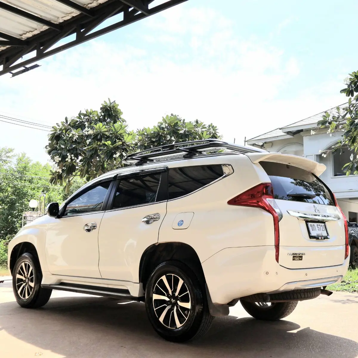 Mitsubishi Pajero Sport for rent in Udon Thani – photo 6