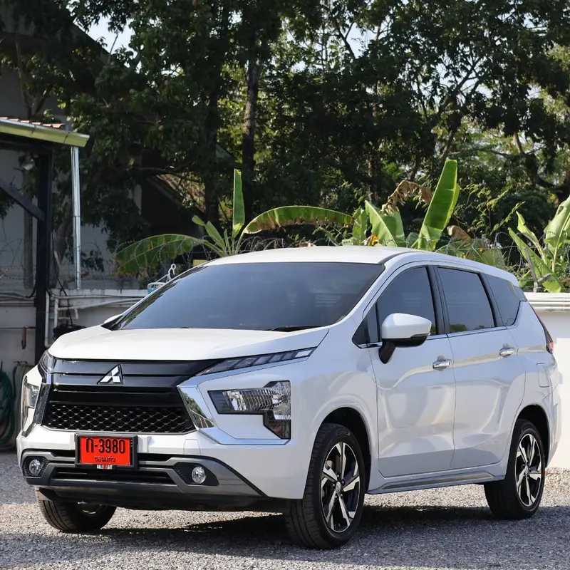 รถ 7 ที่นั่ง Mitsubishi Xpander 2025 ของ O Car Rent สำหรับครอบครัวที่มาถึงสนามบินอุดรธานี