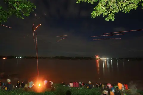 Crowds on the Mekong bank in Nong Khai on Naga fireball night