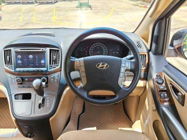 Hyundai H1, Front view